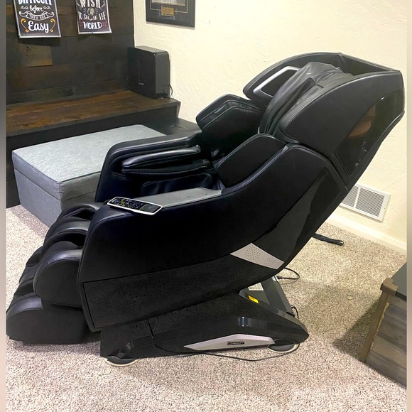 Massage Chair - Picture 2 of 3